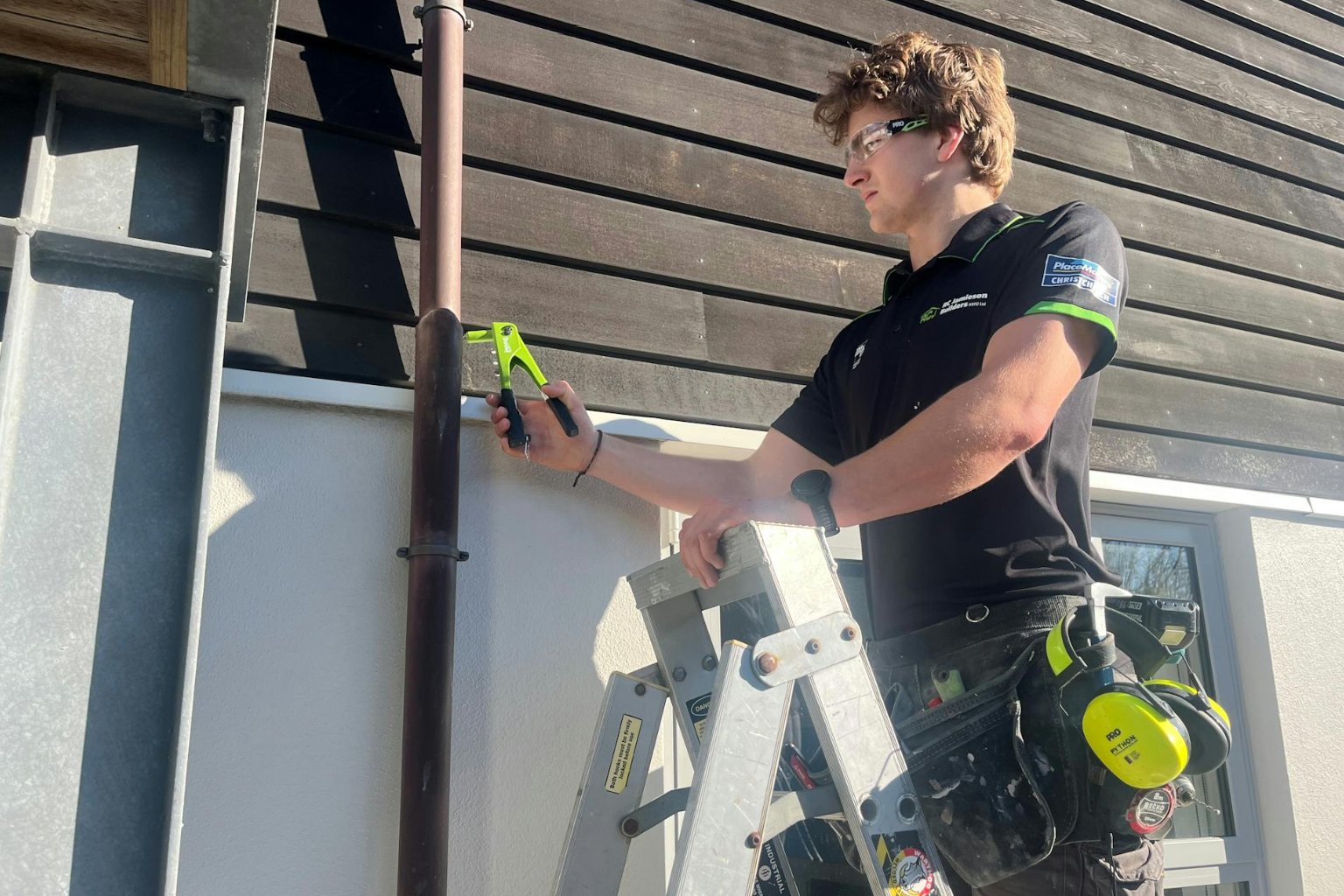 If you’re a Christchurch landlord, you know that keeping your rental in good condition isn’t just about compliance – it’s about protecting your investment. We help rental owners stay ahead of wear and tear, meet Healthy Homes’ standards, and keep tenants happy.