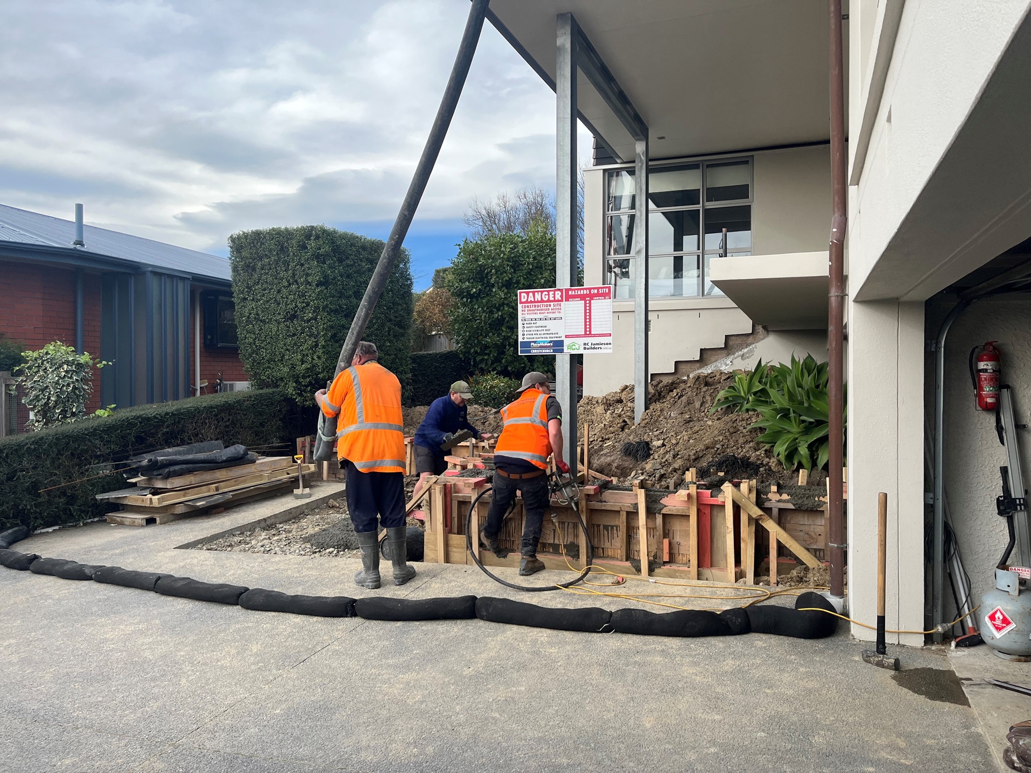 Whether you're planning a few layout changes or giving the whole place a proper shake-up, we help Christchurch homeowners bring their renovation ideas to life. RC Jamieson Builders works on everything from reconfiguring rooms to large-scale extensions and full-house transformations.